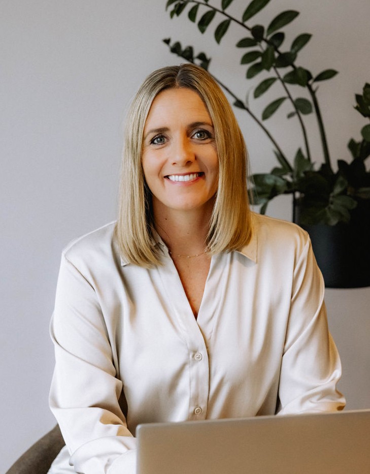 Manuela arbeitet an einer Website 1